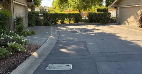 2042 University Park Dr, Sacramento, CA 95825 Photo