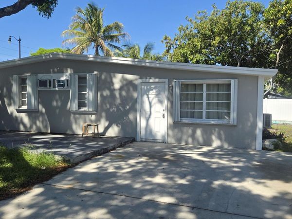 1933 NE 48th Street, Pompano Beach, FL 33064