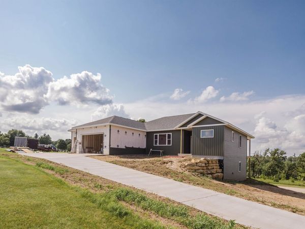 102 Diamond Oaks Drive, Dodgeville, WI 53533