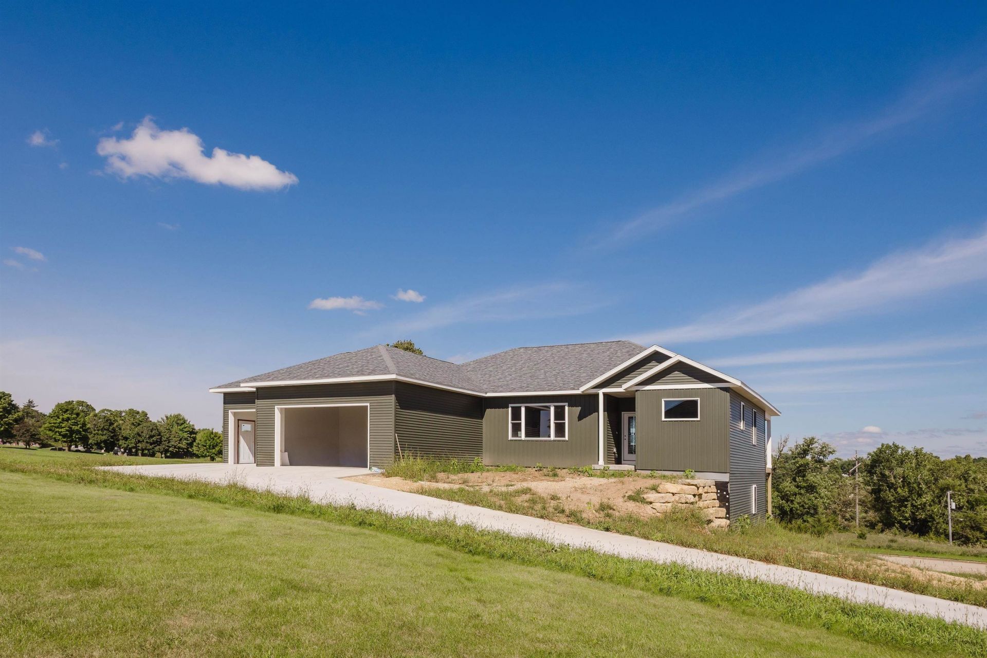 102 Diamond Oaks Drive, Dodgeville, WI 53533 Main Photo