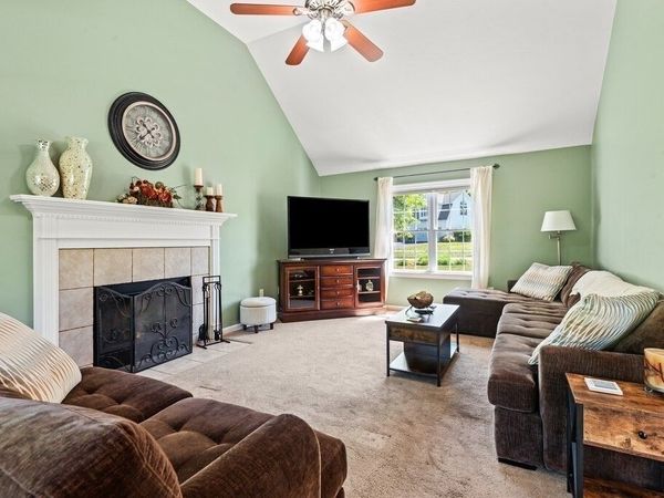9 Gannett Way, Hopedale, MA 01747