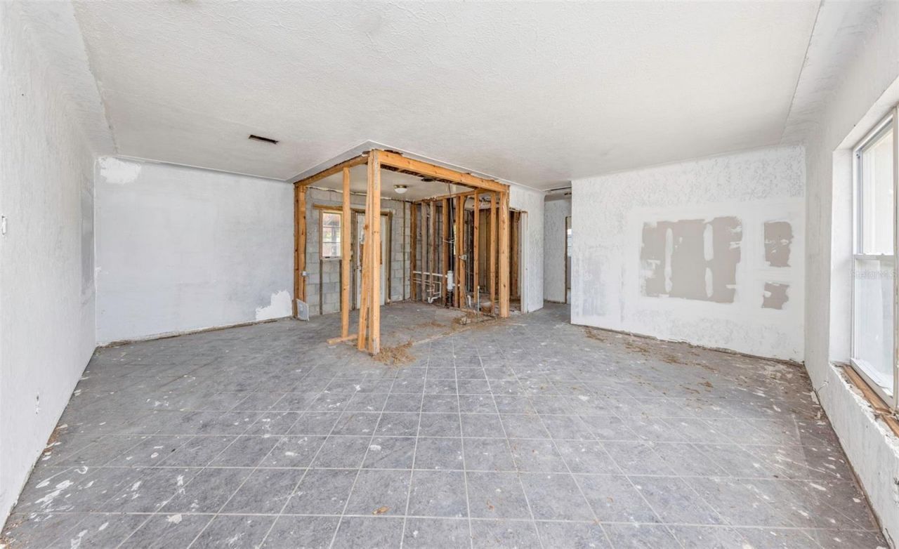 6235 Hampton Drive N, Saint Petersburg, FL 33710 Photo
