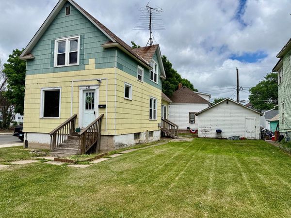 231 8th Street S, Virginia, MN 55792