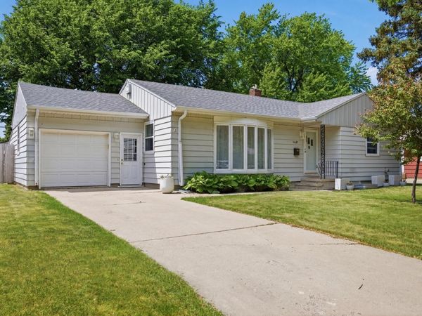 1437 11th Street S, Fargo, ND 58103