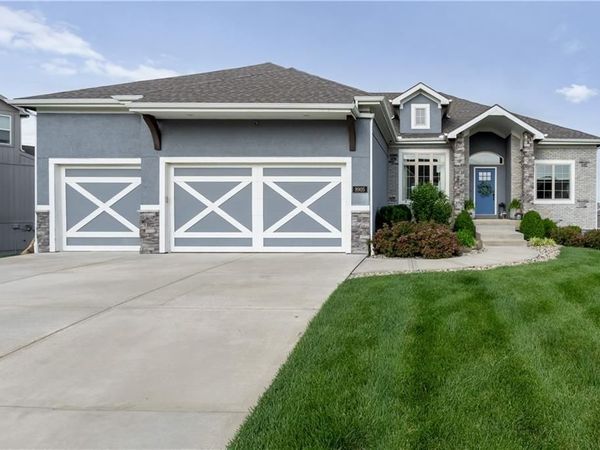 8905 N Donnelly Avenue, Kansas City, MO 64157
