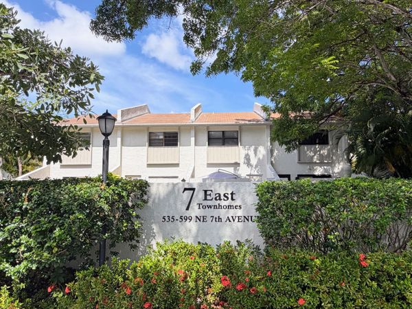 575 NE 7th Avenue, Unit 4b, Fort Lauderdale, FL 33301