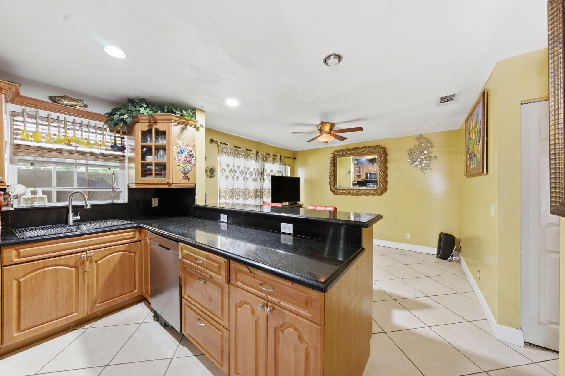 6582 Bayfront Drive, Margate, FL 33063 Photo