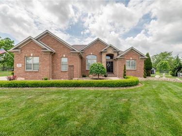 20000 Crowberry Court, North Lima, OH 44452