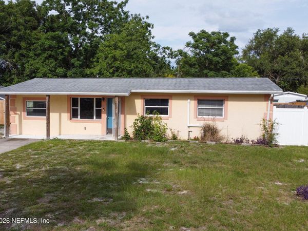 880 EMERALD Drive, Mount Dora, FL 32757