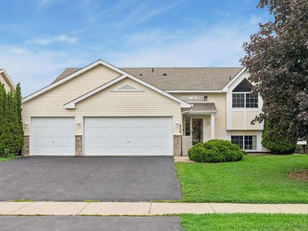 909 Basenji Curve, Shakopee, MN 55379