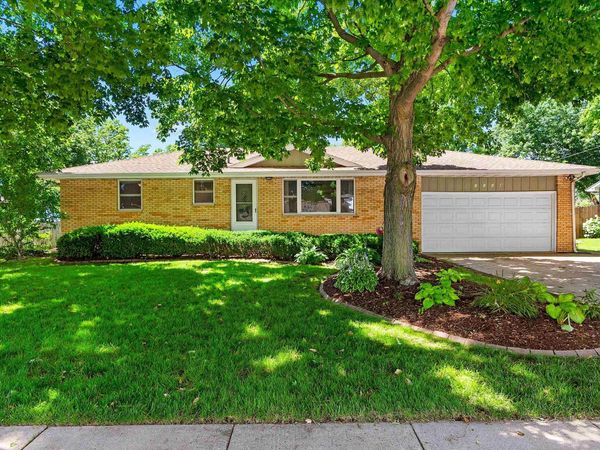 1114 S MAIN Street, Washington, IL 61571