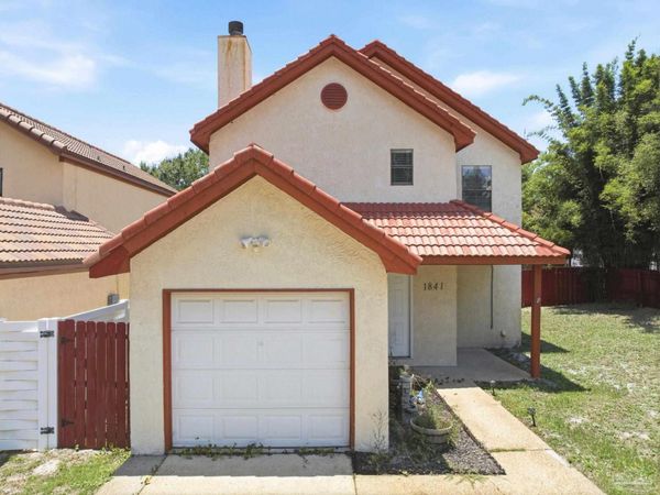 1841 E Smugglers Cove Dr, Gulf Breeze, FL 32563