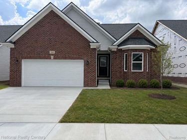 374 (Immediate occupancy) Devonshire Drive, Unit 30, Lapeer, Mi 48446