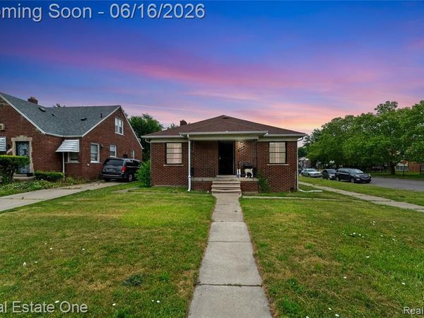 5200 Chalmers Street, Detroit, MI 48213