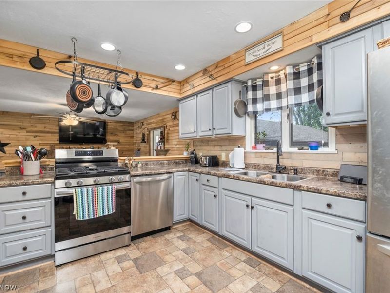 37581 Capel Road , Grafton, OH 44044 Photo 8