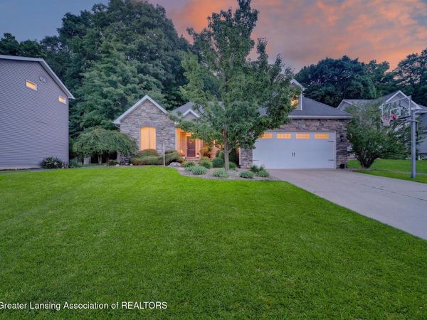 2040 Arbor Meadows Drive, DeWitt, MI 48820