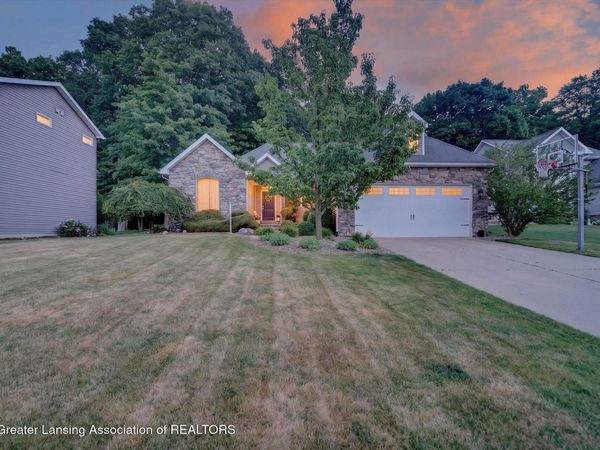 2040 Arbor Meadows Drive, DeWitt, MI 48820