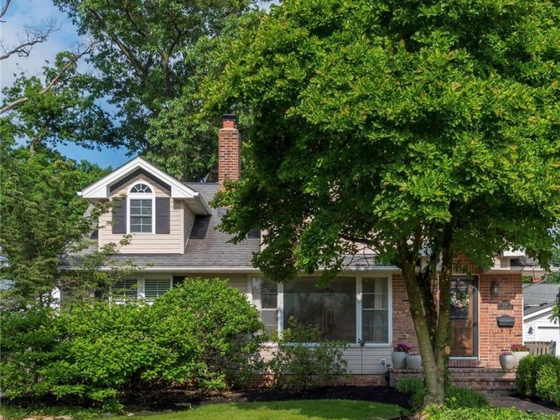 450 Lake Forest Drive, Bay Village, OH 44140 Photo 2