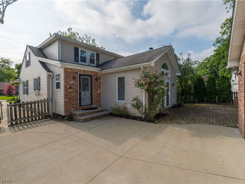 450 Lake Forest Drive, Bay Village, OH 44140 Photo 3