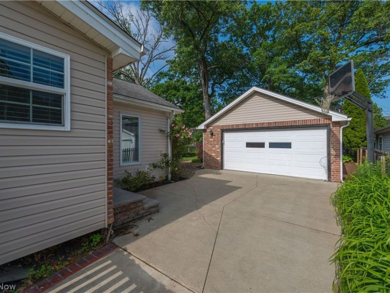 450 Lake Forest Drive, Bay Village, OH 44140 Photo 4