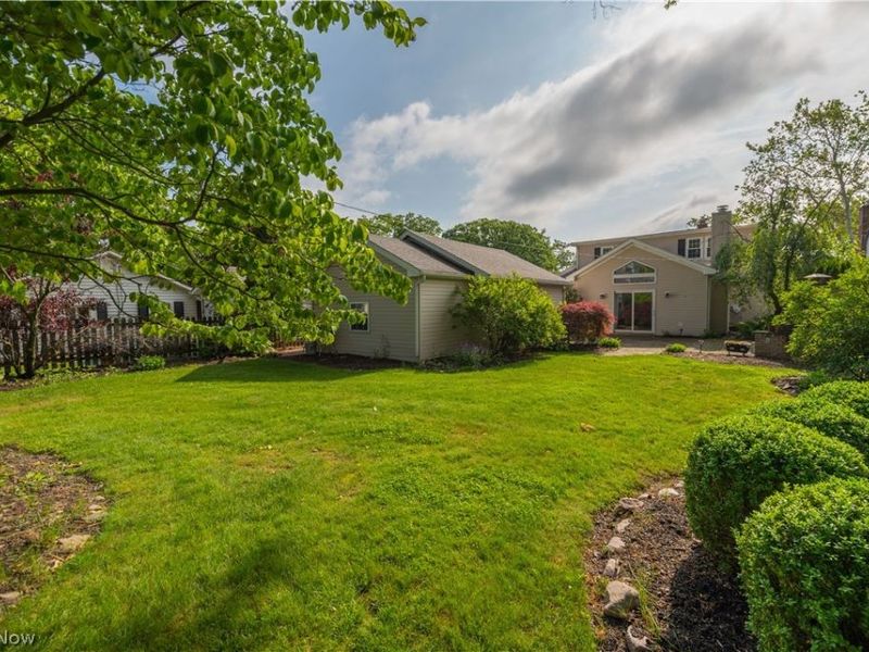 450 Lake Forest Drive, Bay Village, OH 44140 Photo 8