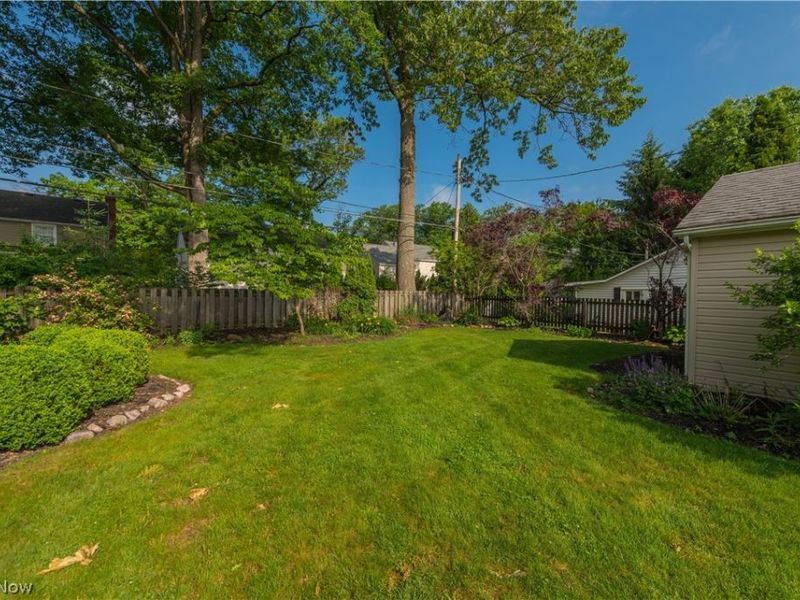 450 Lake Forest Drive, Bay Village, OH 44140 Photo 9