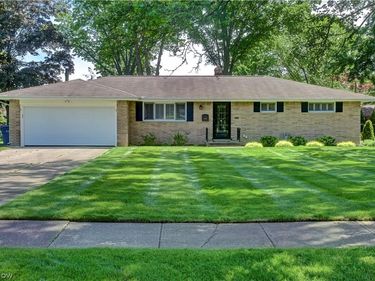 5265 Evergreen Drive, North Olmsted, OH 44070