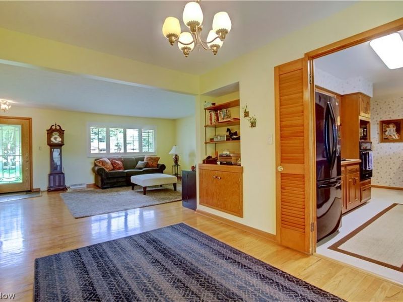 5265 Evergreen Drive, North Olmsted, OH 44070 Photo 10