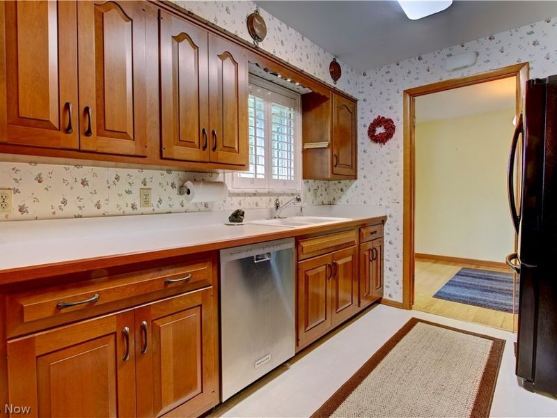 5265 Evergreen Drive, North Olmsted, OH 44070 Photo 12