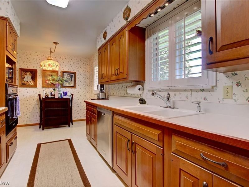 5265 Evergreen Drive, North Olmsted, OH 44070 Photo 13