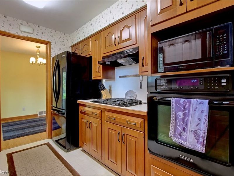 5265 Evergreen Drive, North Olmsted, OH 44070 Photo 14