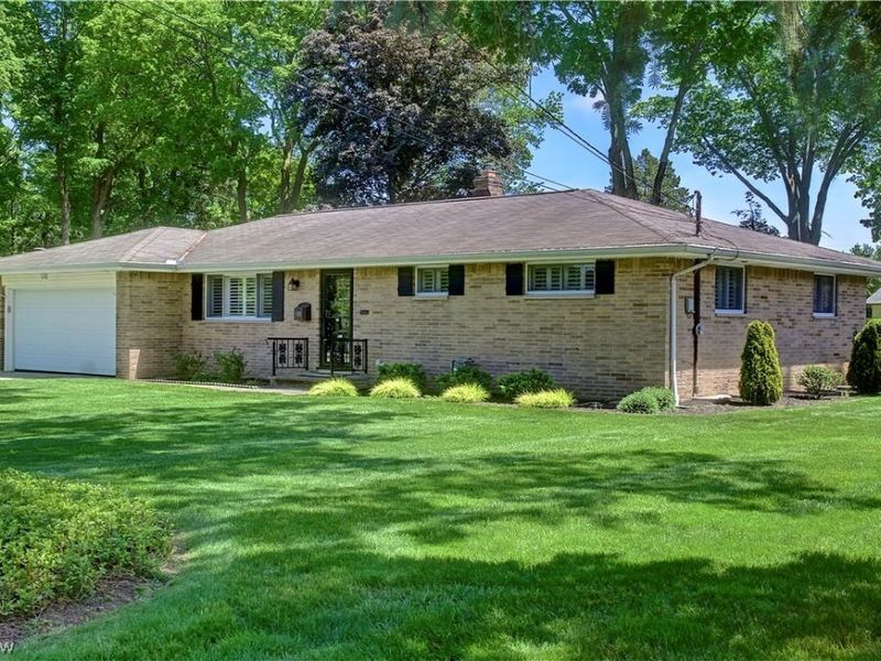 5265 Evergreen Drive, North Olmsted, OH 44070 Photo 2
