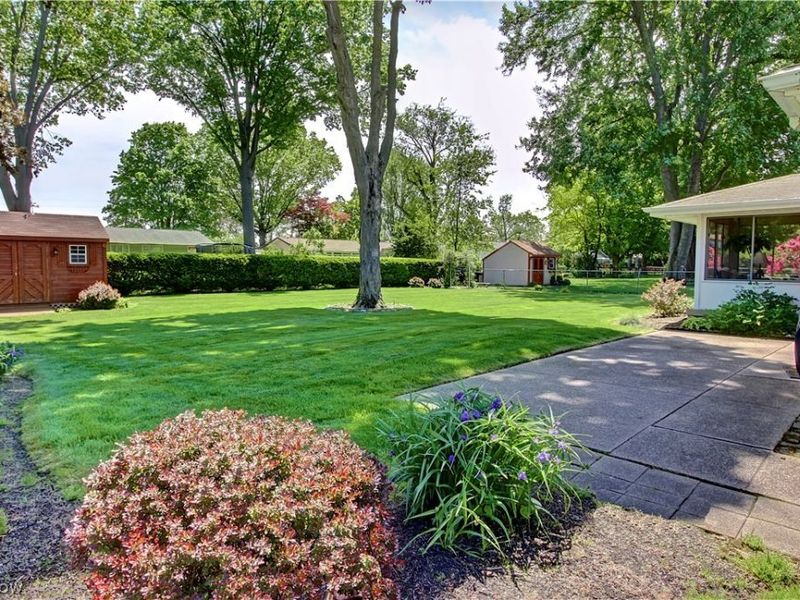 5265 Evergreen Drive, North Olmsted, OH 44070 Photo 3