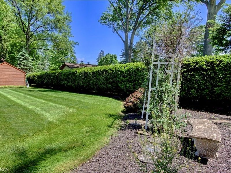 5265 Evergreen Drive, North Olmsted, OH 44070 Photo 32