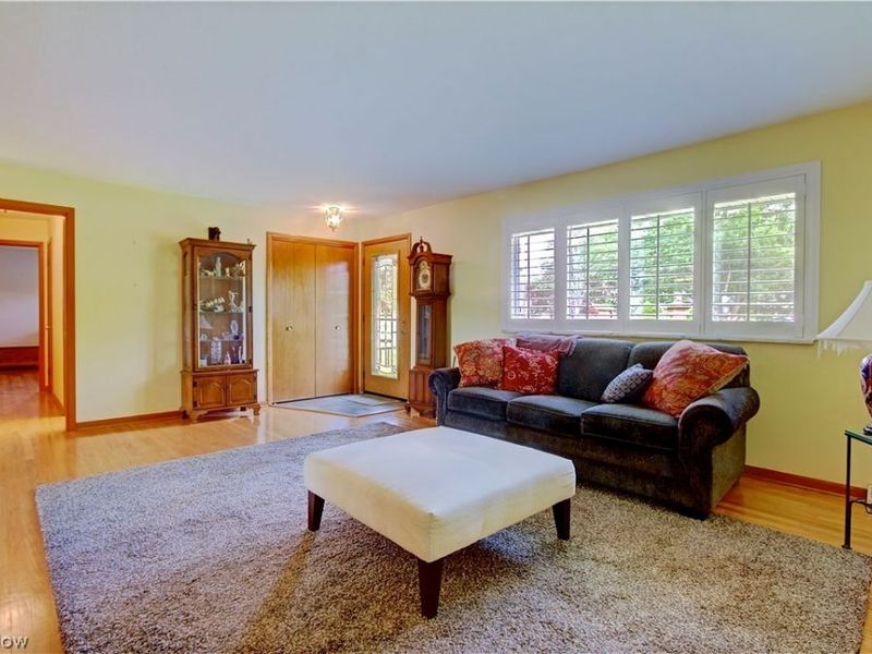 5265 Evergreen Drive, North Olmsted, OH 44070 Photo 5