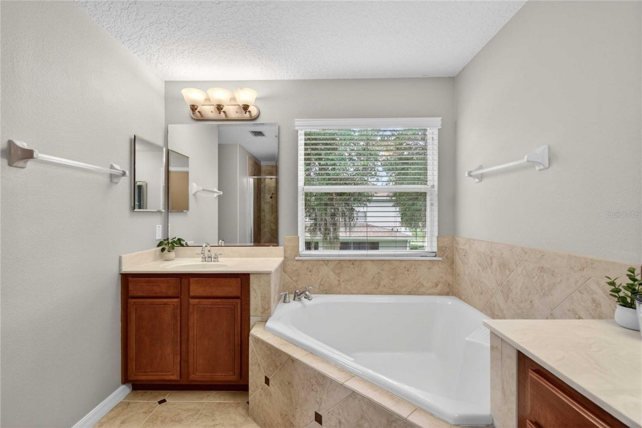 303 W Blue Water Edge Drive , Eustis, FL 32736 Photo