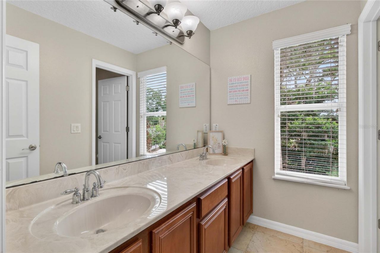 303 W Blue Water Edge Drive , Eustis, FL 32736 Photo
