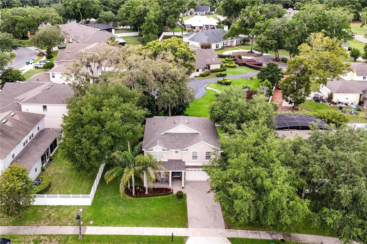 303 W Blue Water Edge Drive , Eustis, FL 32736 Photo