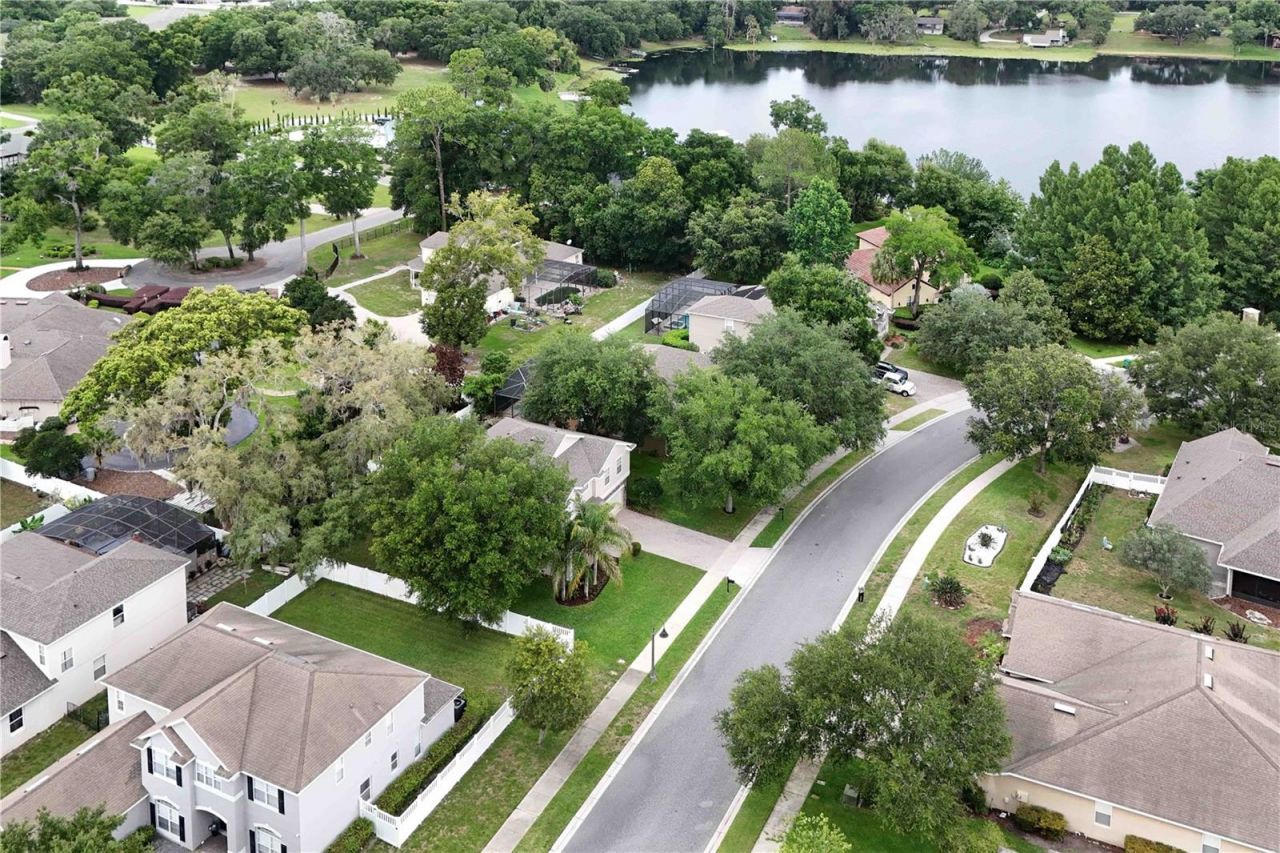 303 W Blue Water Edge Drive , Eustis, FL 32736 Photo