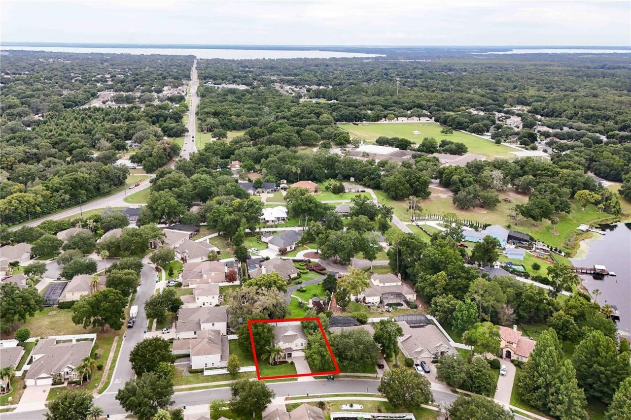 303 W Blue Water Edge Drive , Eustis, FL 32736 Photo