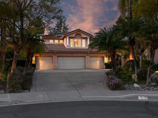 516 Camino Bailen, Escondido, CA 92029