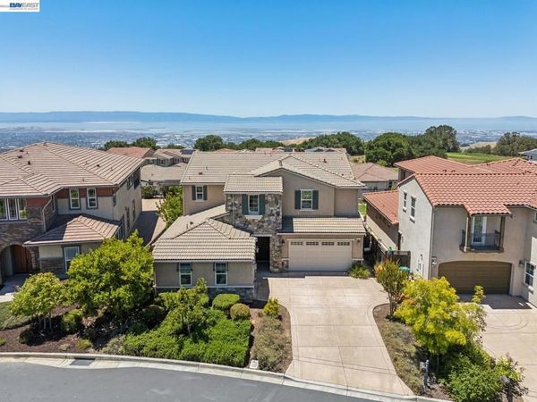 5 Stirling Way, Hayward, CA 94542