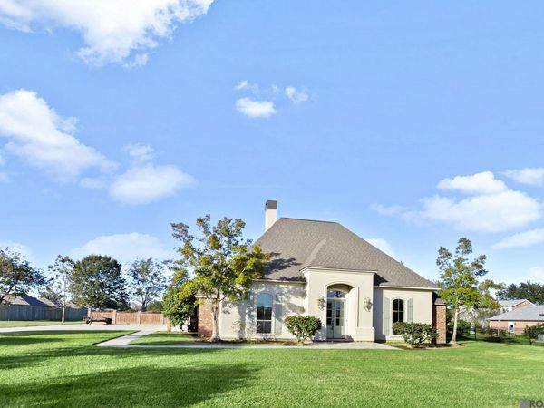 40010 Farm Rd, Gonzales, LA 70737