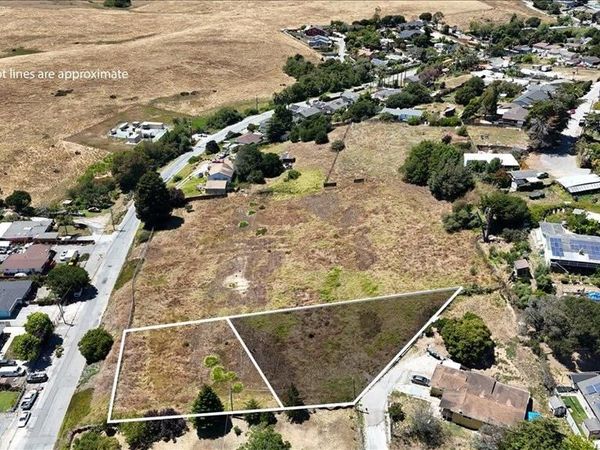 13 Thomas Road, Royal Oaks, CA 95076