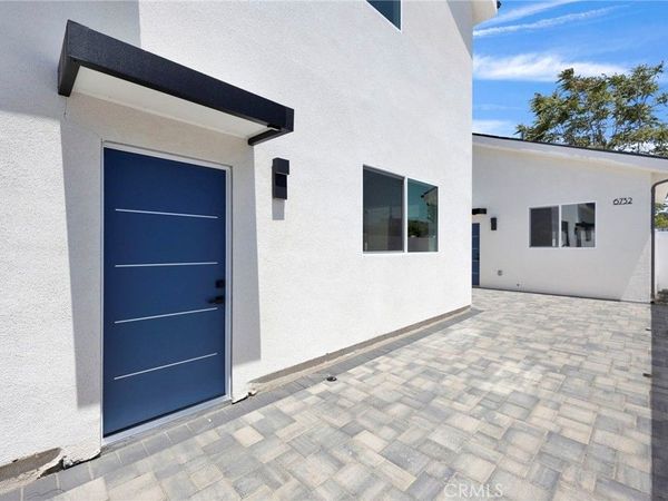 6734 1/2 Gentry Avenue , North Hollywood, CA 91606