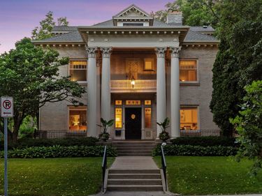 1790 Irving Avenue S, Minneapolis, MN 55403