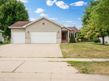 3328 Dorset Lane NW, Rochester, MN 55901