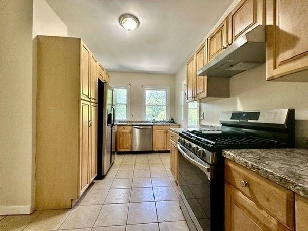 206 Sumner St, Unit 6, Newton, MA 02459