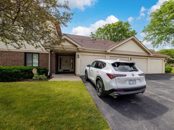 931 E Kings Row , Unit 6, Palatine, IL 60074
