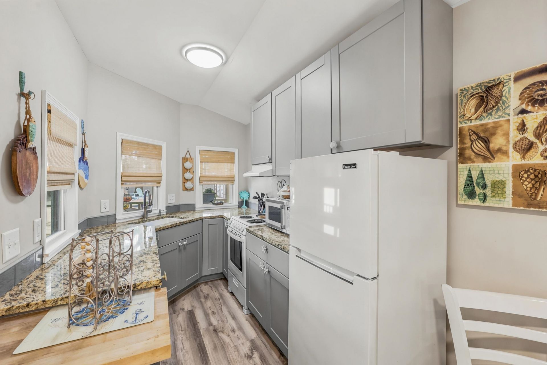 230 Cedar Point Ave.  Photo 37